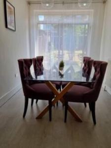 Spacious 3 Bed House-Central London-Garden-Parking
