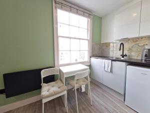 Studio - Transport Links - WiFi - Sleeps 2