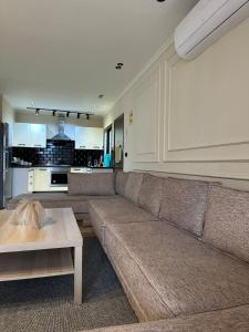 Green view & new decor, stylish new apartment!