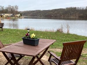 Nr 5 Camping Pod mit Terrasse und Seeblick