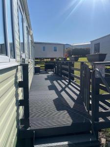 House Sleeps 8 with Sea View and Parking