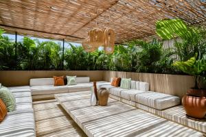 Berawa Villa l 2 Pools, Walk to Beach l Near Finns