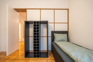 Simple & Spacious 2 BDR in Prime Location