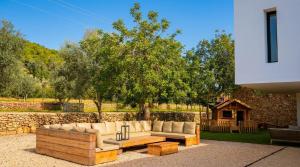 Villa Can Pep Sa Guaita - Curated Design & Outdoor Area 10 minutes from beaches, Calm Area