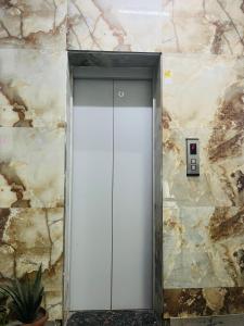 1 Room in Shared 3BHK Flat