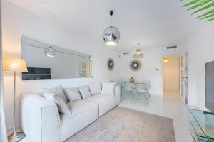 Bright New 2BR apartment 50 m from the beache of Marbella