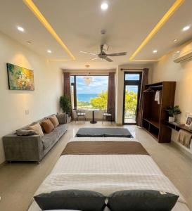 Aura Beachfront Hotel - Apartment