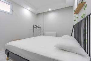 Cozy 2BR Swan Apartment in City Center