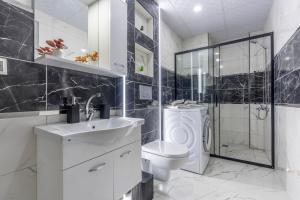 Cozy 2BR Swan Apartment in City Center