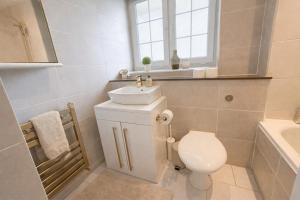 2-Bedroom Vauxhall flat with Wi-Fi, Dryer, Washer near Nine Elms, Battersea & The Kia Oval