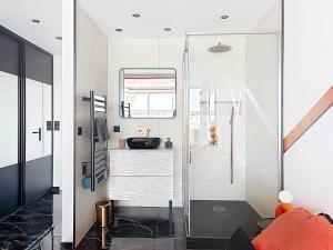 Studio luxe LAphrodite C49 avec terrasse vue mer au village naturiste Héliopolis