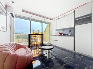 Studio luxe LAphrodite C49 avec terrasse vue mer au village naturiste Héliopolis