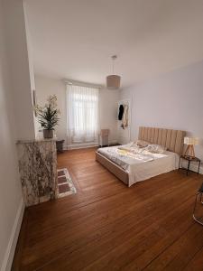 Large house - 6 bedrooms - Garden and parking