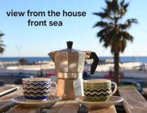 House Rome front sea