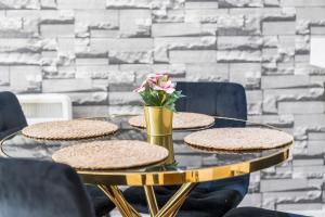 Quadrant Suite - Sleeps 2 - Terrace - Central