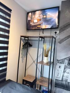 Solo Executive Studio - Dedicated Desk & Smart TV - Islington