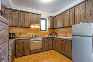 Villa Kristina with Pool - Happy Rentals