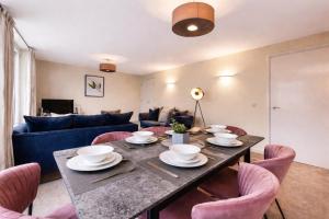 City Retreat with Free Parking and Walking distance from City Centre