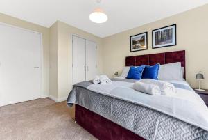 City Retreat with Free Parking and Walking distance from City Centre