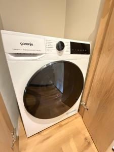 Bellagio Cozy Studio near Metro w Working Desk and WiFi