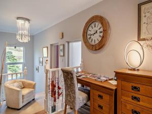 5 Bed in Grange-over-sands oc-95876