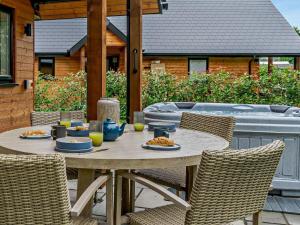 3 Bed in Swansea oc-91729