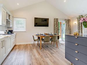 3 Bed in Swansea oc-91729