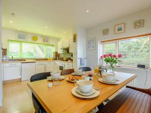 3 Bed in Brixham oc-bx004