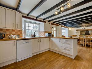 5 Bed in Wadebridge oc-tbart