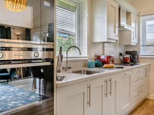 3 Bed in Swansea oc-91720