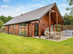 3 Bed in Swansea oc-91720