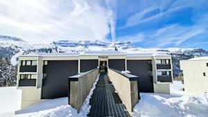 Résidence Pollux - Studio confortable avec cabine · Proche des pistes et des commerces · Balcon MAE-7415