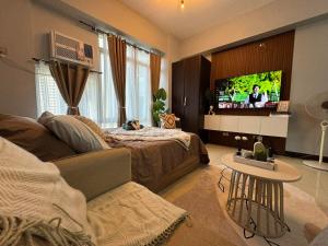 Warm & Homey Studio in Stamford McKinley