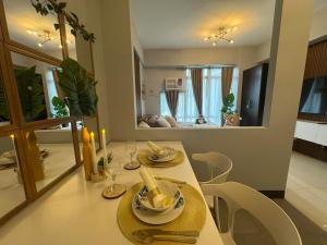 Warm & Homey Studio in Stamford McKinley
