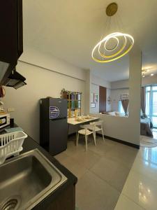 Warm & Homey Studio in Stamford McKinley