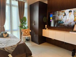 Warm & Homey Studio in Stamford McKinley