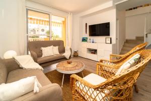 Attic Duplex Apartment with 4 terraces & 5 min walk to Beach