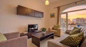 Bayview Court - Seafront Apartment with Balcony