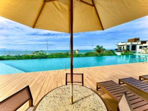 Aptos Pé na Areia Vista Mar Condomínio Resort Completo com Piscina borda Infinita, Beach Tennis, Academia, Sala de Jogos, Brinquedoteca, Playground e Portaria 24H 2 Quartos com Ar-Condicionado, Churrasqueira Privativa Reserve Agora e Viva essa Expe