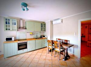 Almarea, a house between the sea and olive trees