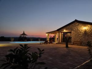 Holiday Home A&M with pool and lakeview