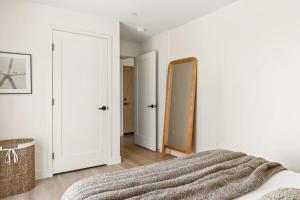 Tide House - Unit A Modern Seaside 1BD w Parking