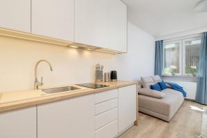 Functional Studio with Parking by Noclegi Renters