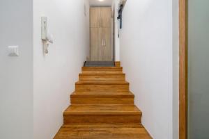 Functional Studio with Parking by Noclegi Renters