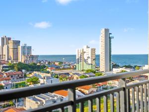 Apto Bal Picarras 150M PRAIA com PISICNA, Cozinha completa, sacada com CHURRASQUEIRA privativa, Wi Fi, PORTARIA 24h,vaga privativa de GARAGEM