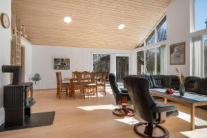 Lovely Holiday Home With Wilderness Bath, Near The Water