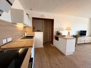 Appartement vue plage avec parking privé - FR-1-542-76