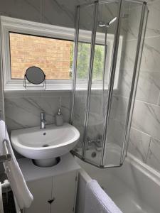 Spacious 3-BDR Contractors & Family Friendly House in Harlow, Essex