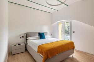 Palazzo Ferrara Apartments with Balcony by Wonderful Italy