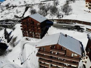 Résidence Courmayeur - Appartement chaleureux ski aux pieds pour 8 personnes MAE-3804